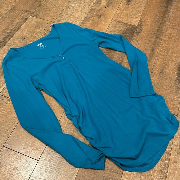 ⭐️HP⭐️ Old Navy Henley Shirt - Picture 2 of 3